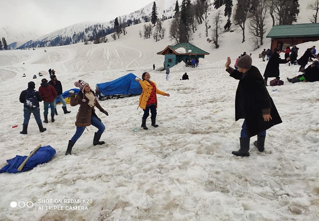 Taj Mahal With Manali Group Tour 